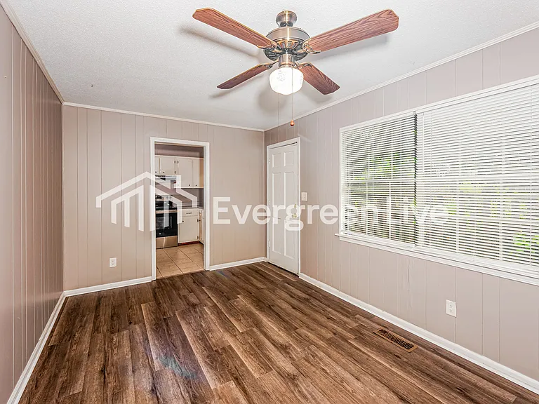 1701 Patricia Cir — Photo 4