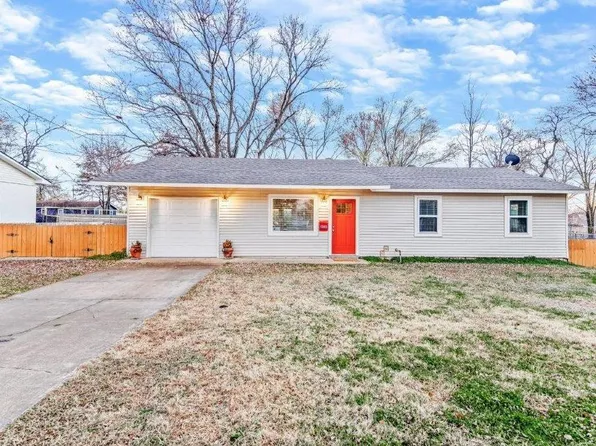 904 SE 4th St, Bentonville, AR 72712