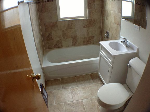 4th image of 1516 Wentworth Ave