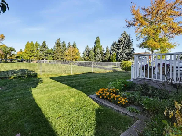 127 Ironwood Pl NW, Edmonton, AB T6J 6R4
