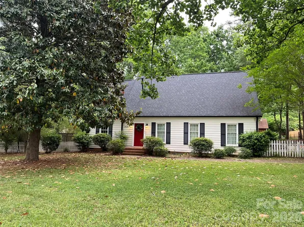 14132 Honeysuckle Ridge Dr, Matthews, NC 28105