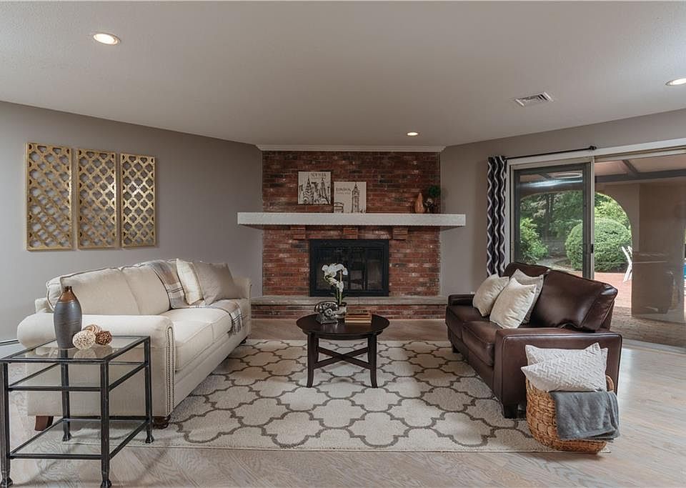 1st image of 120 Brisas Cir