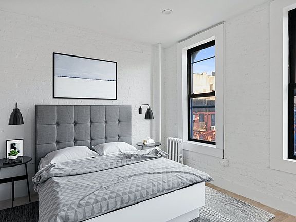3rd image of 105 Macdougal St APT 29