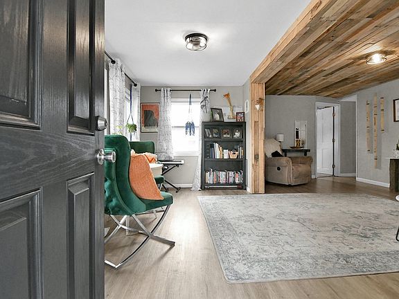 3rd image of 3552 W 4th St