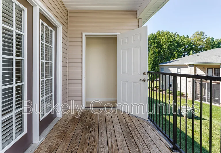 104 Thornton Ct #E — Photo 34