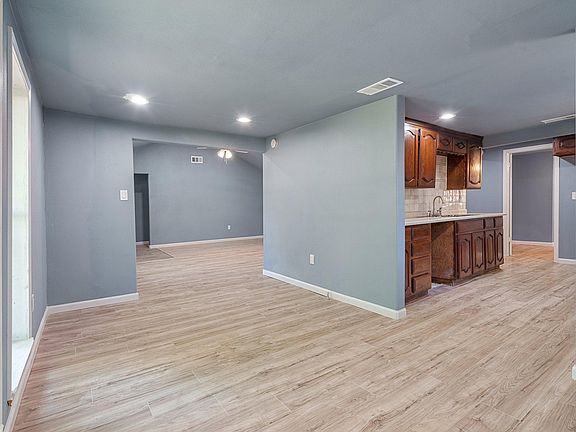 3rd image of 6104 Griggs St