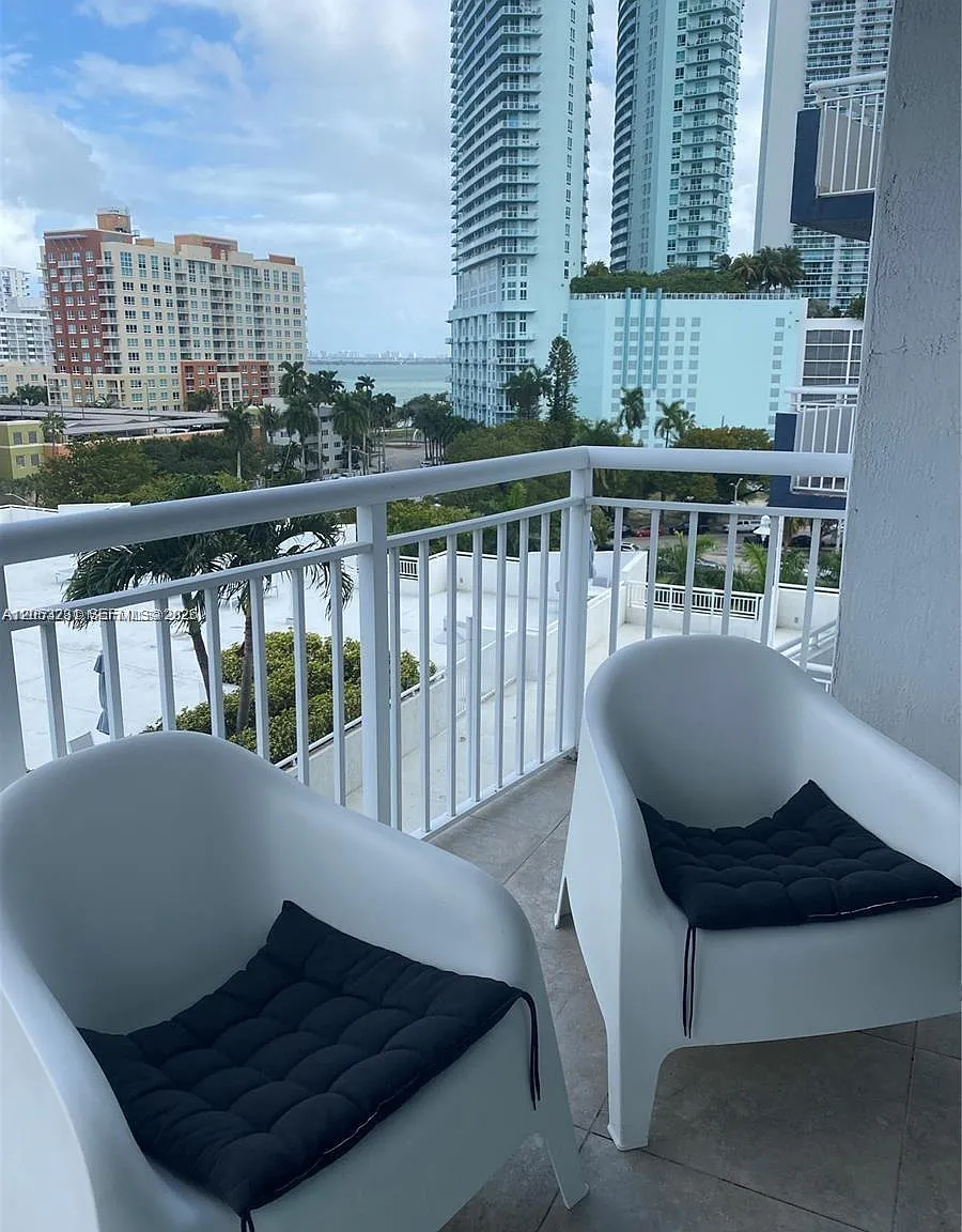 1800 Biscayne Plaza Condo — Photo 1