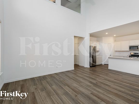 3rd image of 2528 Northcote Dr