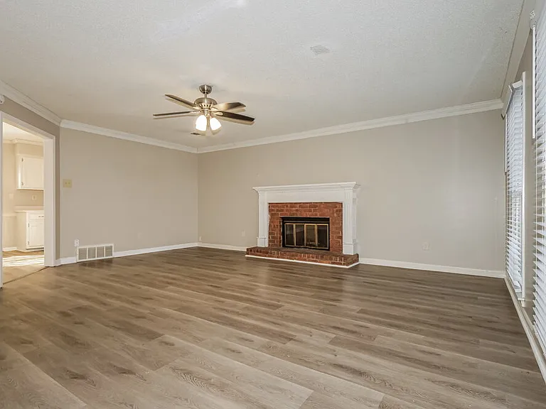 329 Locust Grove Dr — Photo 6