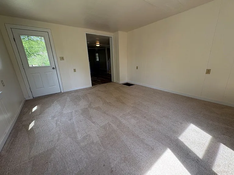 1058 Campbell Run Rd — Photo 15