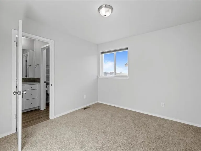 5329 Remington Dr — Photo 11