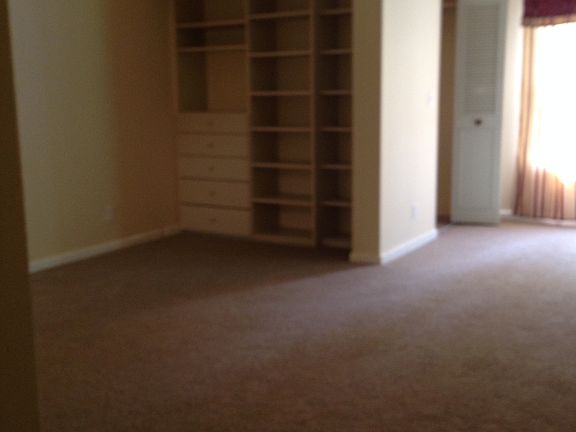 5th image of 4668 Lakeside Cir