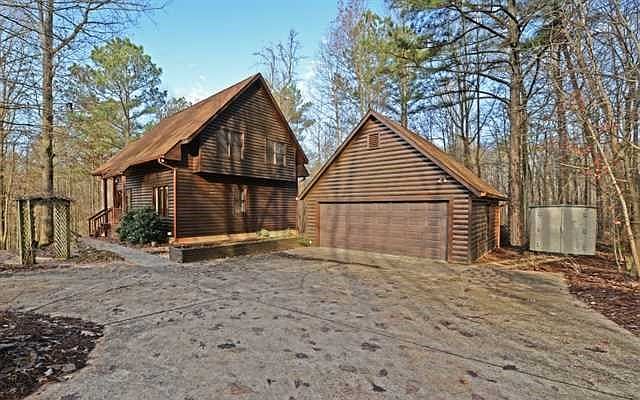 1st image of 104 White Oak Dr