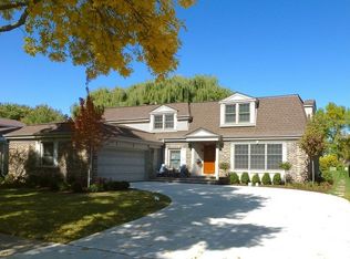 910 W Cypress Dr, Arlington Heights, IL 60005
