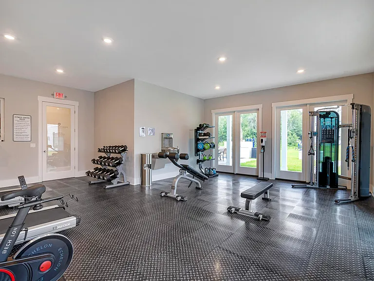 The Pointe Grand Apartment Homes — Photo 19