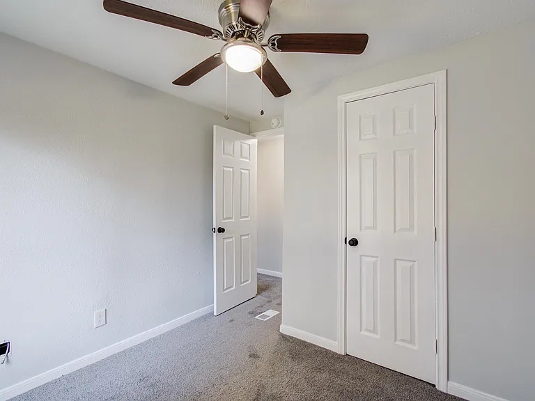 13419 Commander Cir — Photo 19