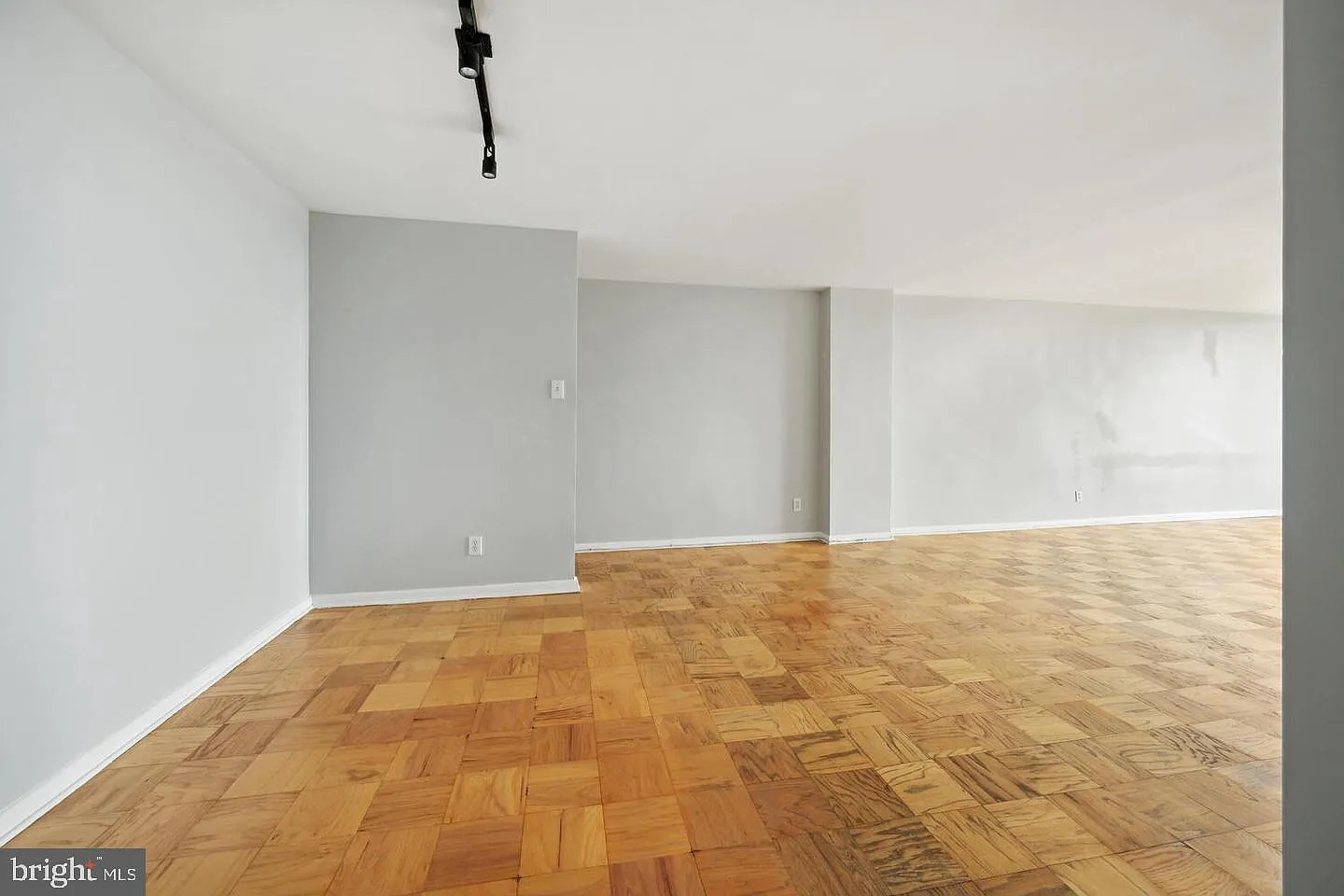 Kenwood — Photo 4