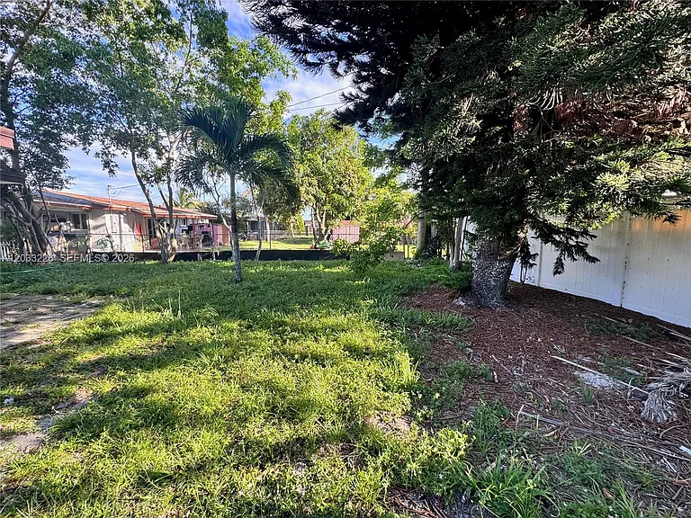 7900 NW 16th St — Photo 14