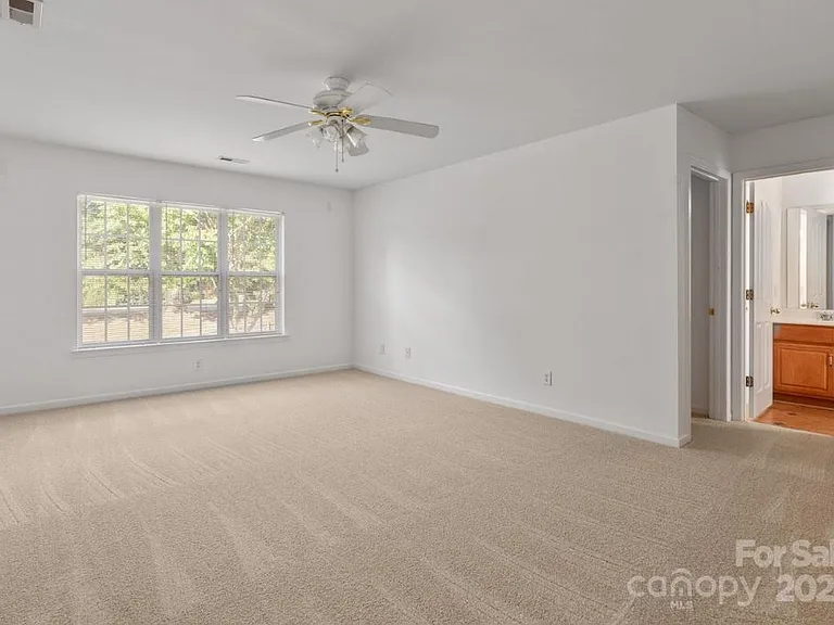 10922 Sedgemoor Ln — Photo 2