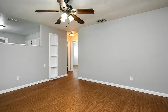 415 California Ave — Photo 3