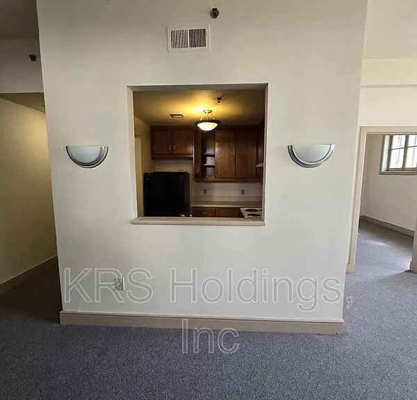 633 W Washington St — Photo 5
