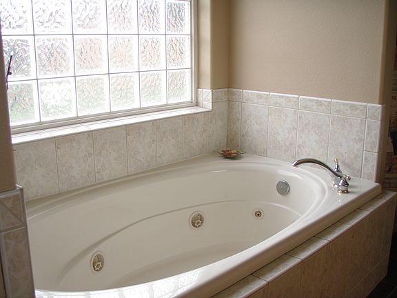 Master bath-Jacuzzi
