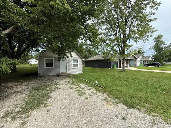 737 S Cherry St, Ottawa, KS 66067