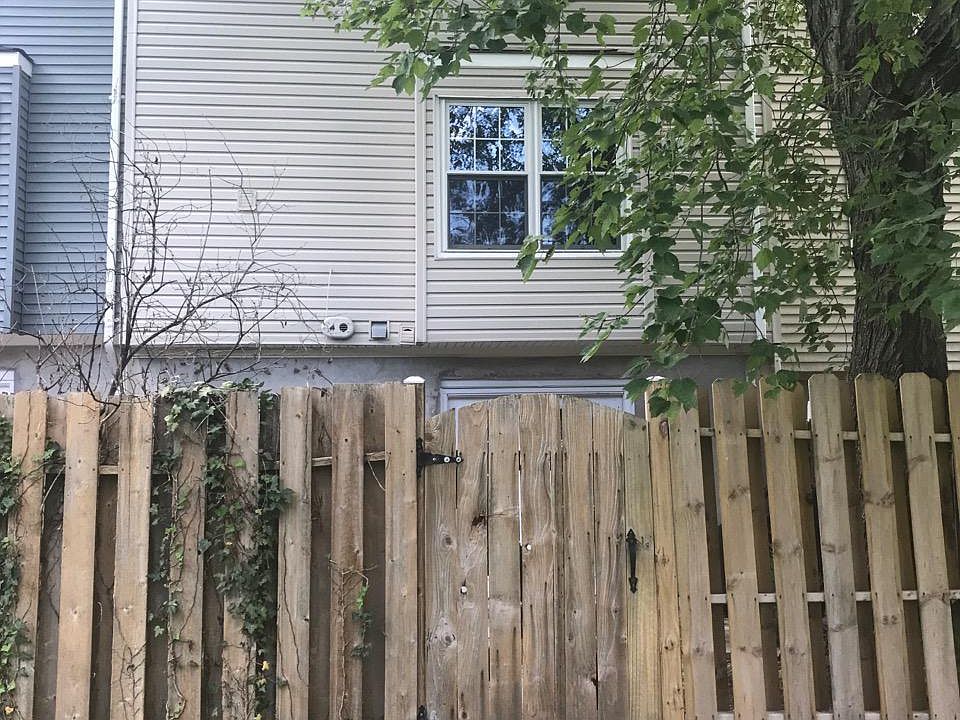 2nd image of 4220 Gerry Ln