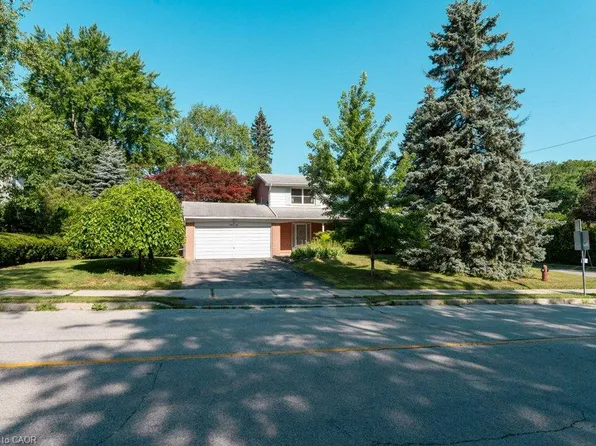 2 Robinter Dr, Toronto, ON M2M 3P9