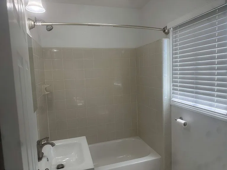 28th St Apartments — Photo 14