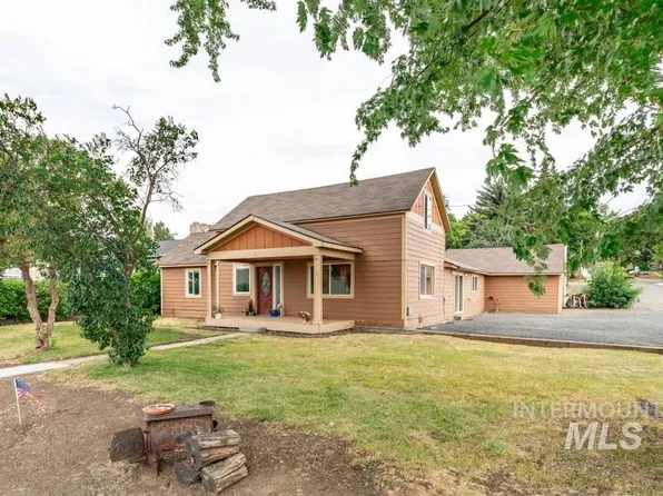 306 W Chestnut St, Genesee, ID 83832