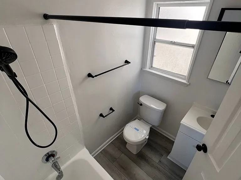 Blake Manor — Photo 16