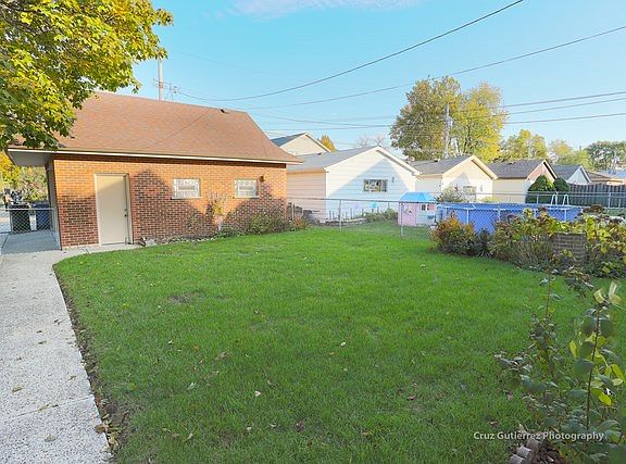 4th image of 5601 S Melvina Ave