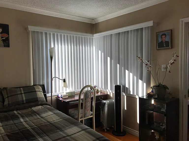 4638 Blackthorne Ave — Photo 25