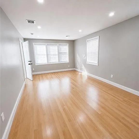 31 Vandewater St — Photo 11