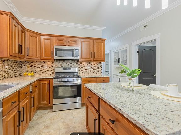3rd image of 2531 Elmwood Ave #1