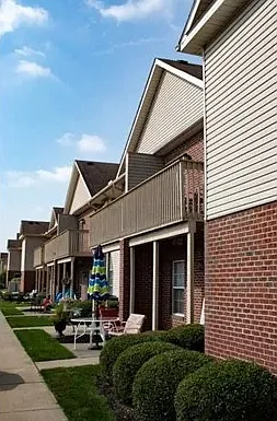 Ashton Place Apartments — Photo 3