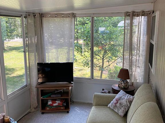 3rd image of 301 Arrowood Dr