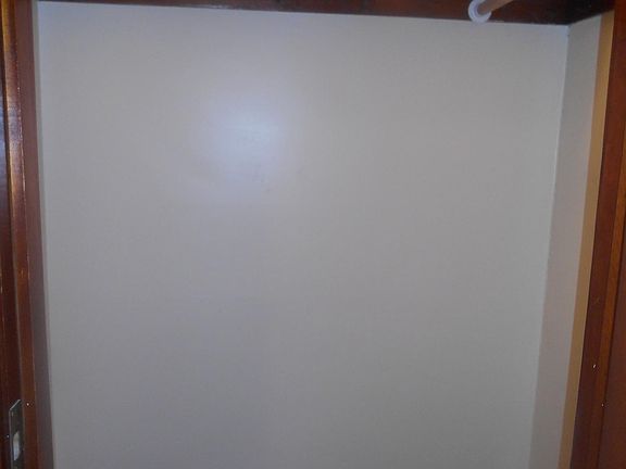 3rd image of 1335 Queen Ave N