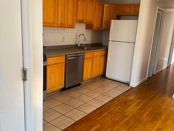 2nd image of 1058 William St APT 2