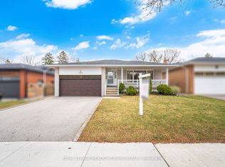 854 Runningbrook Dr, Mississauga, ON L4Y 2S1