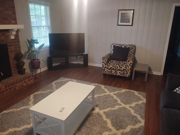 125 Rodborough Rd — Photo 6