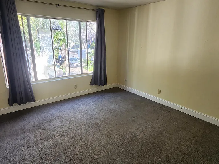 1831 H St #4 — Photo 3