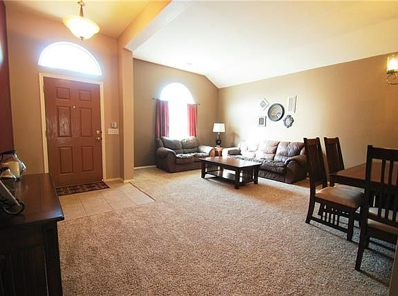3rd image of 4916 Auburn Dr