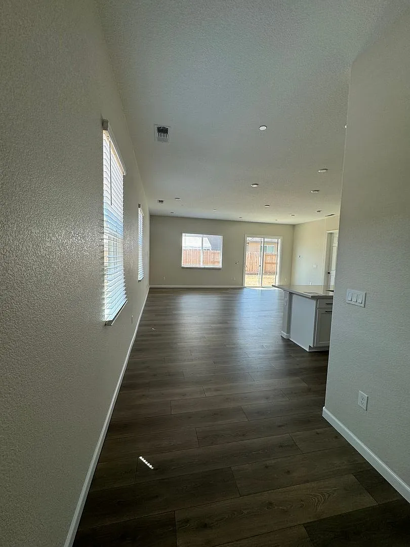 8260 Honor Court — Photo 4