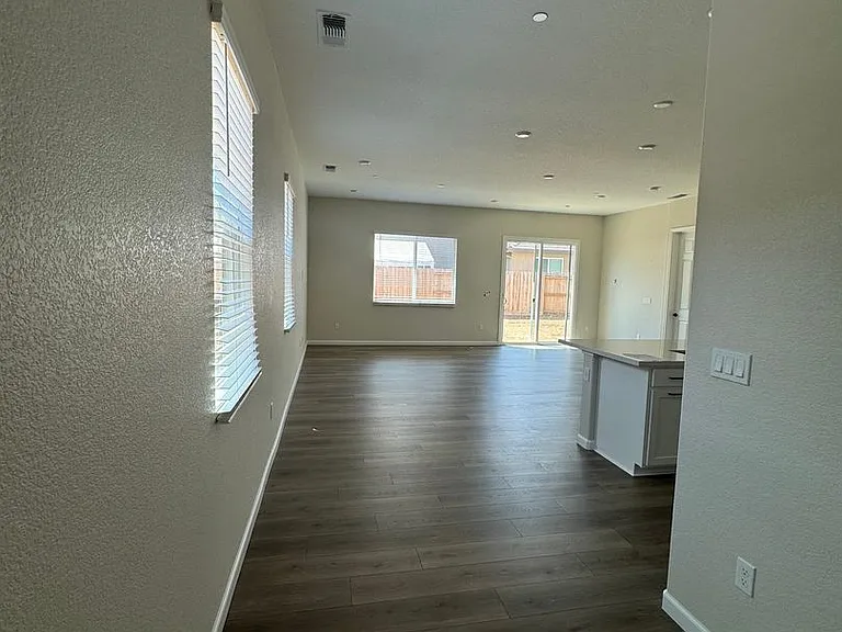 8260 Honor Ct — Photo 4