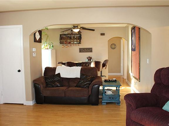 4th image of 135 Louis St