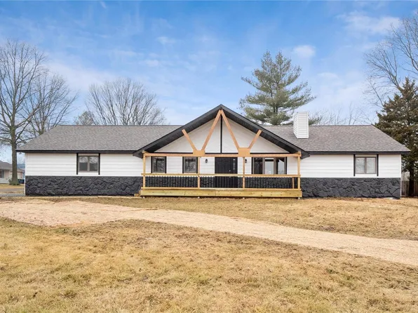 208 Arrowhead Dr, Troy, IL 62294