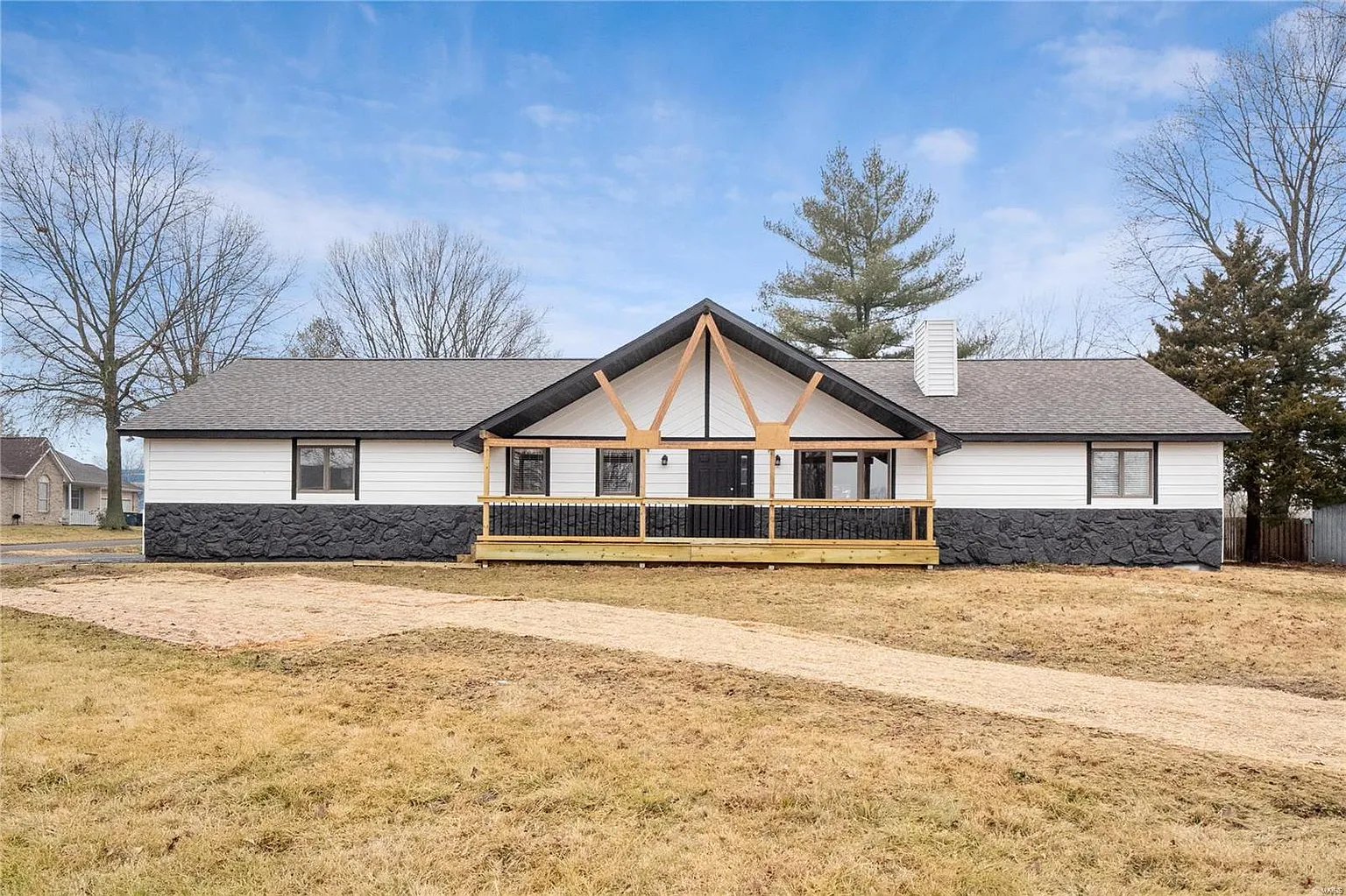 208 Arrowhead Dr photo 1
