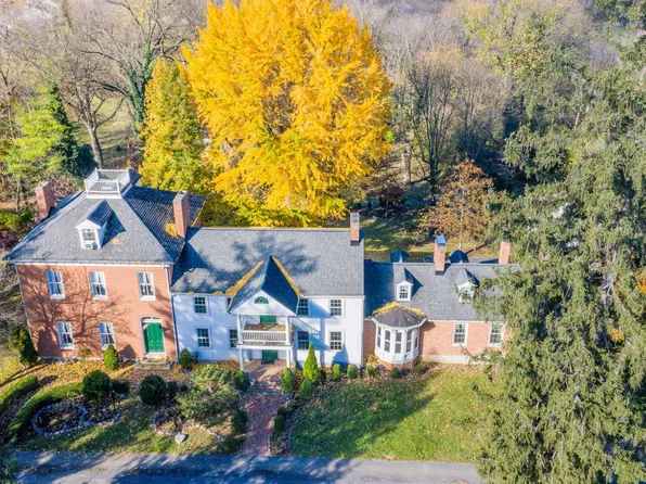 8 Springfield Ln, Williamsport, MD 21795